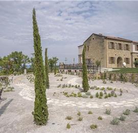 5 bedroom villa with heated pool near Momjan, Istria, sleep 12
